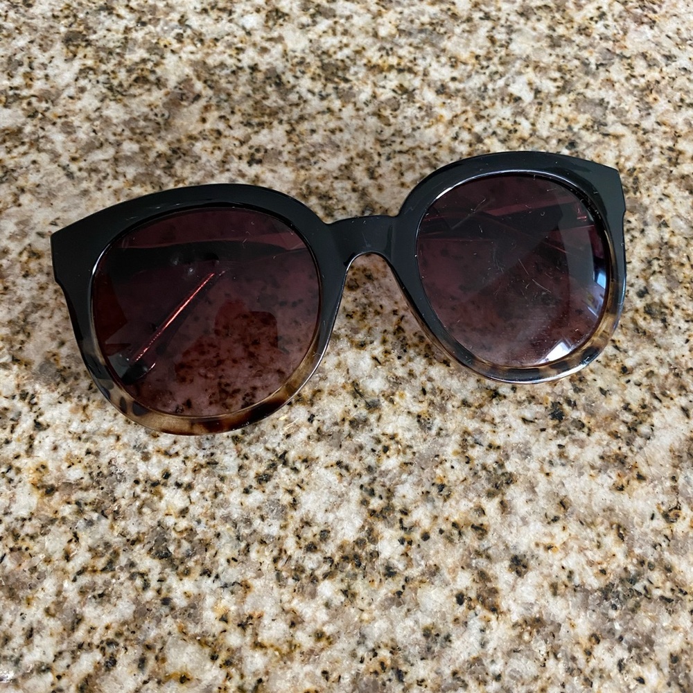 Super cute oversized sunglasses w/ 100% UV protection